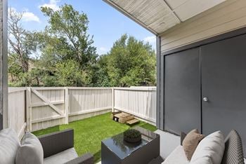 Private fenced-in yard